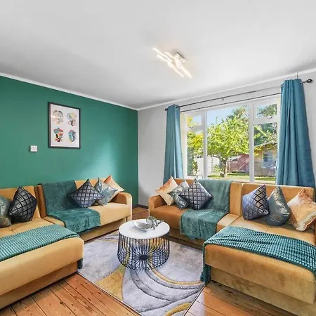 3br Modern Spacious House W/garden In 別荘